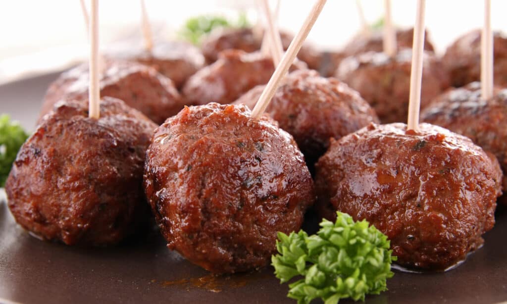 Can dogs eat meatballs? The answer is yes, with a few caveats