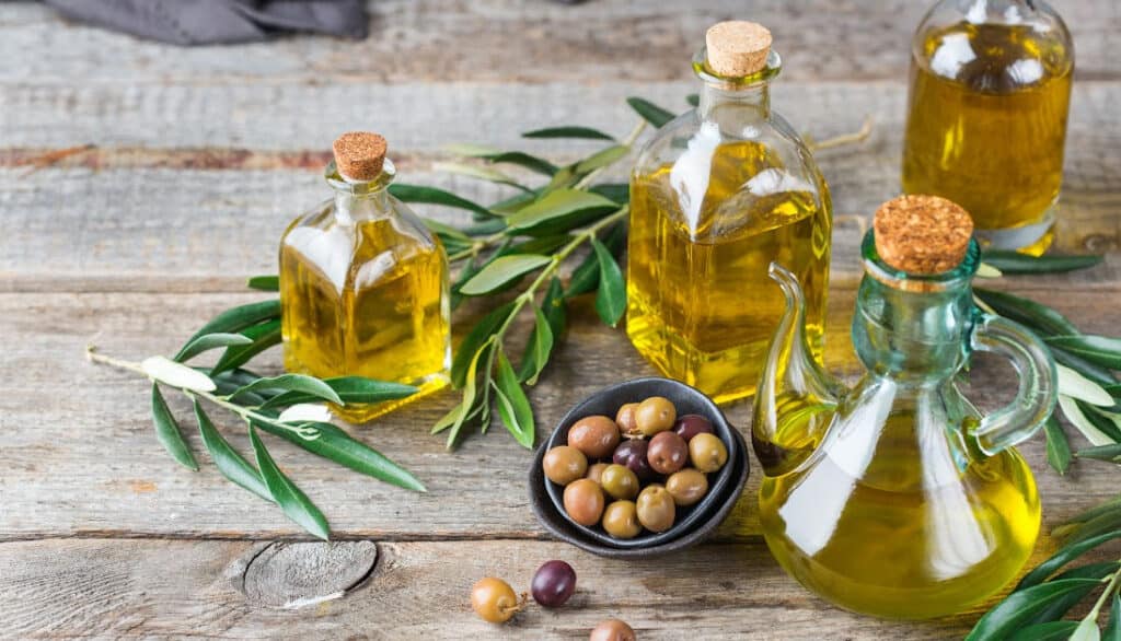 can olive oil treat ear mites in dogs cats pets
